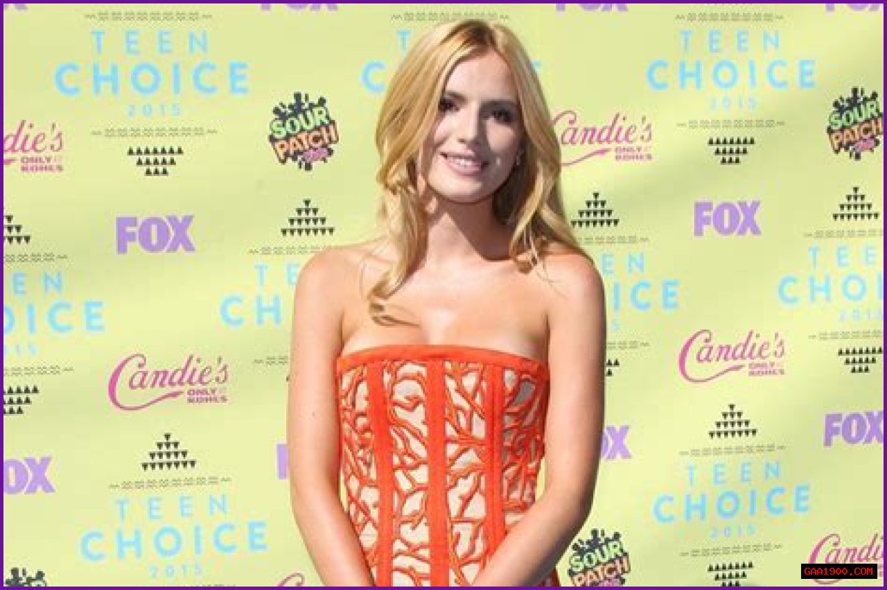 Bella Thorne Turns 18, Shuts Down Six Flags Theme Park for Celebration