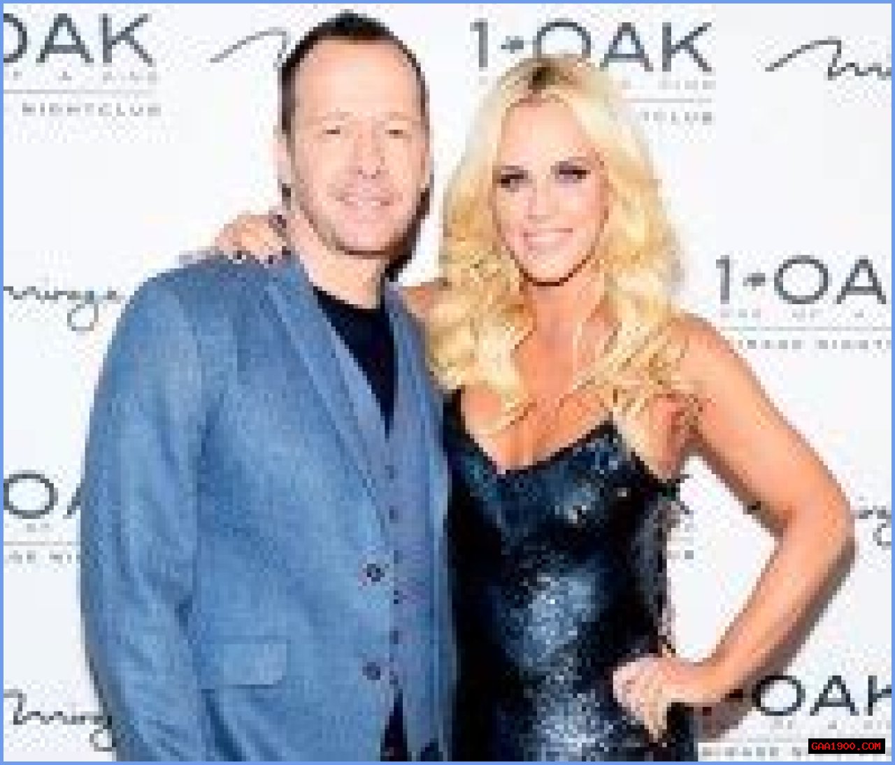 Jenny McCarthy Plays Naked Twister With Donnie Wahlberg: Video