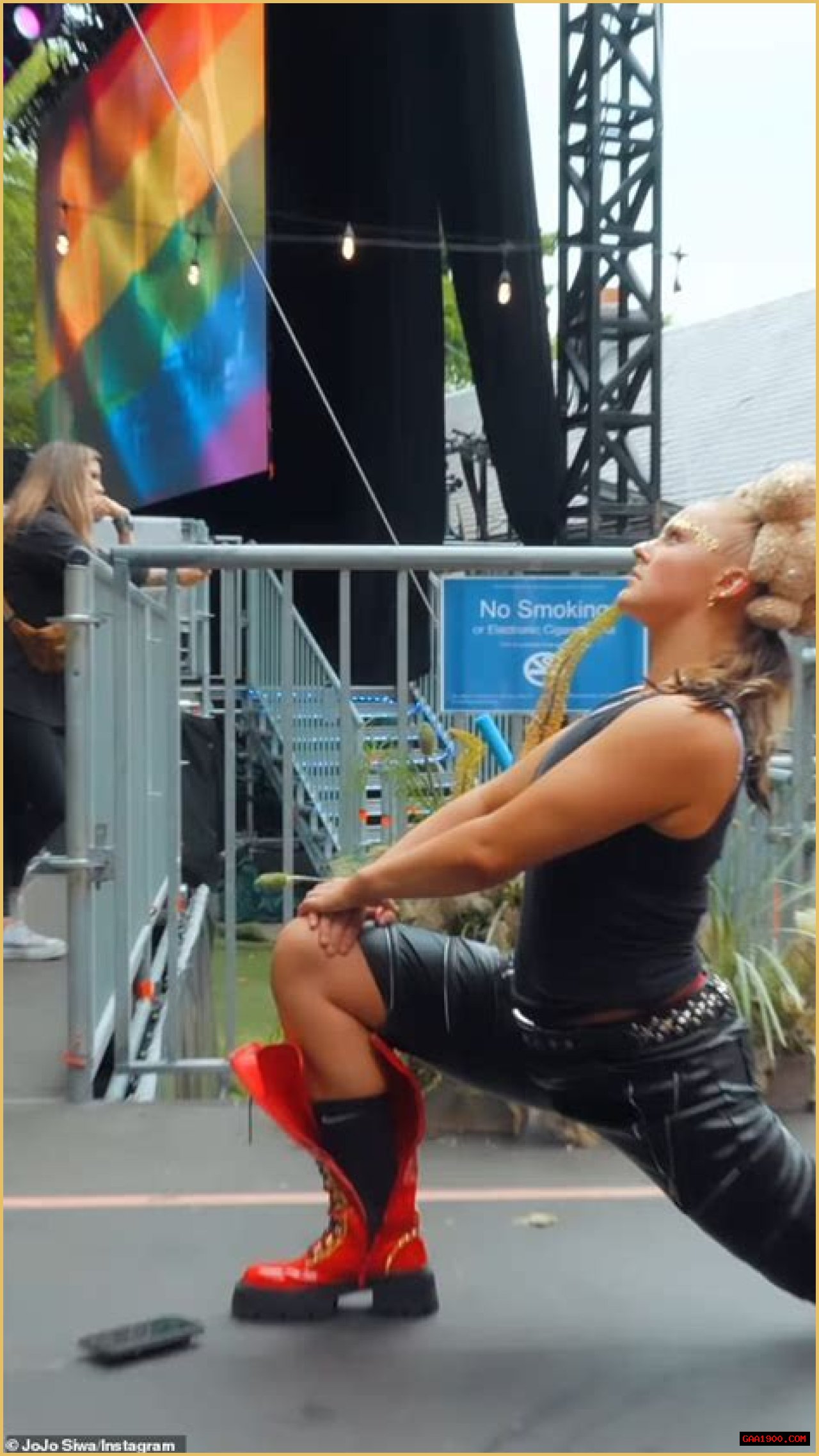 Jojo Siwa Calls Out Audience Member for Booing at NYC Pride Event: Watch