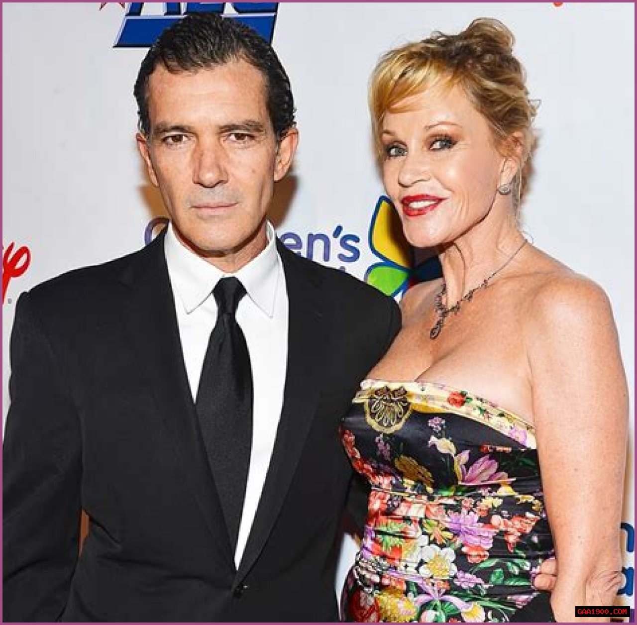Melanie Griffith, Antonio Banderas Sign Divorce Papers One Year Later