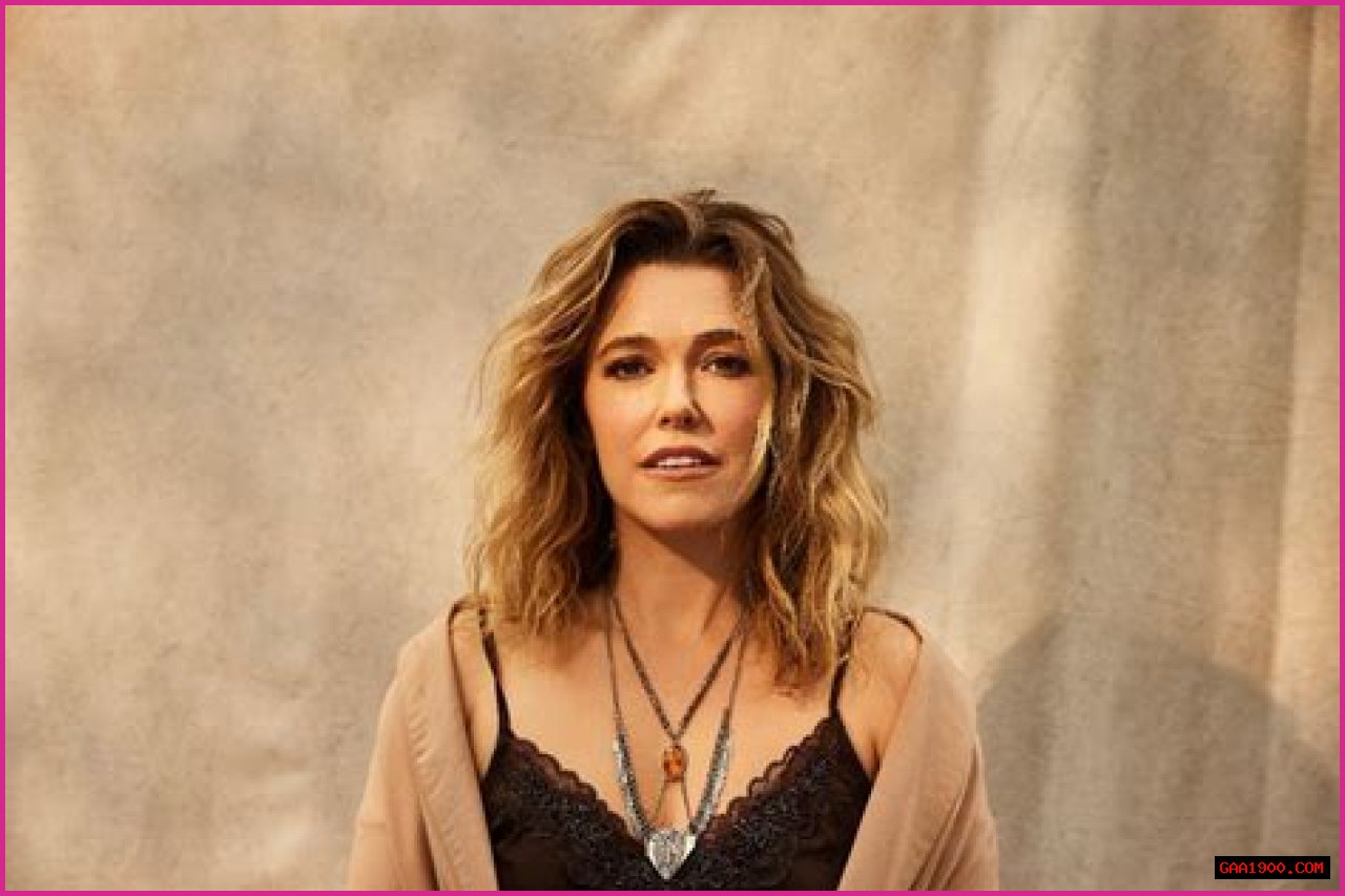 Rachel Platten announces her new album 'Waves'