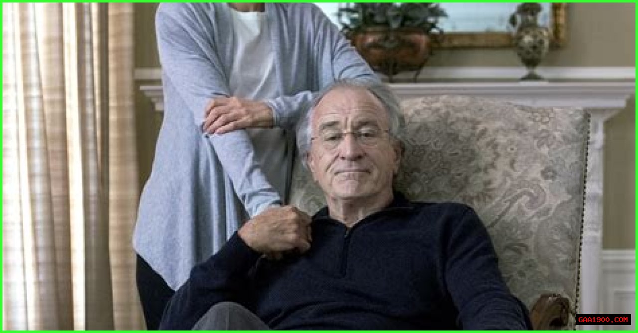 Robert De Niro, Michelle Pfeiffer Transform Into Bernie, Ruth Madoff